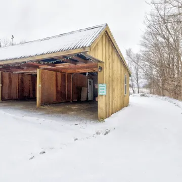 Large -2 Floor, 2-Bedroom Condo with  Game Room, 5 Min to Stowe.