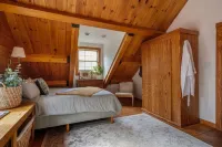 The Cabin - Unique OBX Stay, Huge Yard!