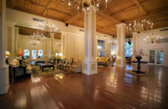 Palm Beach Petite Retreat 1 Block to Beach! New  bed!! Palm Beach Hotel