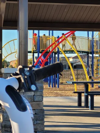 Five-Bedroom Vacation Home Located Eight Minutes from the Menifee Lakes Golf. Отели рядом с достопримечательностью «Парк Спирит»