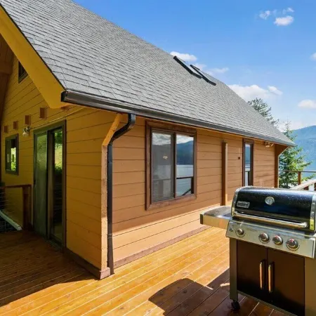 Luxury Waterfront Cabin on Lake Pend Oreille with Game Room - Fully Remodeled!