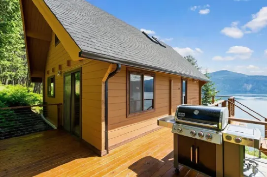 Luxury Waterfront Cabin on Lake Pend Oreille with Game Room - Fully Remodeled!