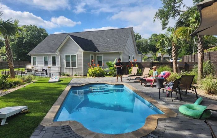 1/2 Acre Fenced In Private Oasis