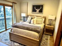 JUST REMODELED Beaver Creek mountain lux!  Heart of Arrowhead steps to ski lift. Hotels in Edwards