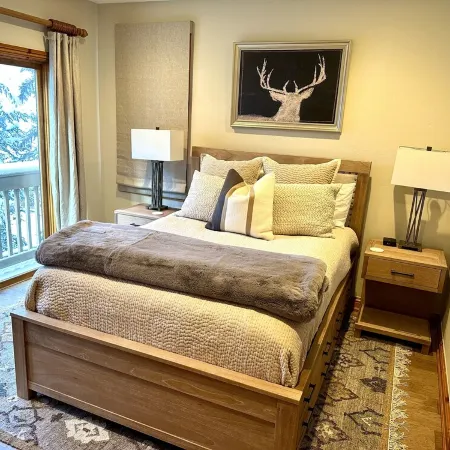 JUST REMODELED Beaver Creek mountain lux!  Heart of Arrowhead steps to ski lift.