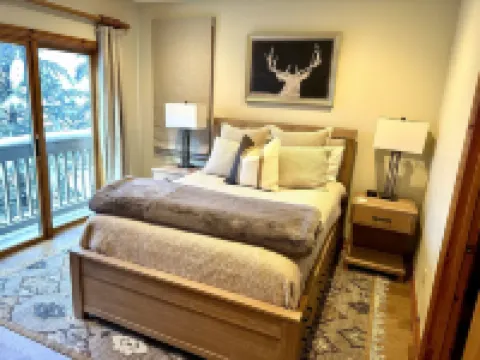 JUST REMODELED Beaver Creek mountain lux!  Heart of Arrowhead steps to ski lift.