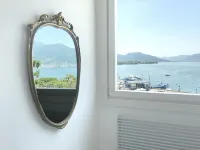 Iseo Lake View - the window on the harbor Hotels in Iseo