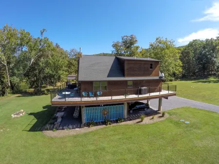 Chalet In West Virginia on the Cacapon River. Sleeps 8