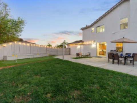 Resort-style Home with stunning views, pool, hot tub, putting green โรงแรมในฟอลล์บรูค