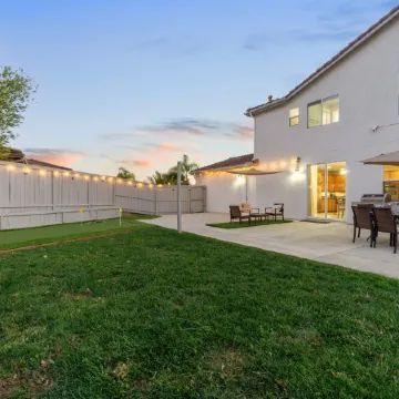 Resort-style Home with stunning views, pool, hot tub, putting green
