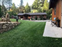 Trinity Valley Paradise,  stunning swimming pool oasis, near Trinity River! Hotel a Trinity County