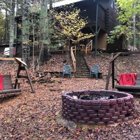 BUCK FALLS LOG CABIN, 5 bedroom Chalet RETREAT between Highlands and Franklin NC
