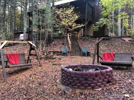 BUCK FALLS LOG CABIN, 5 bedroom Chalet RETREAT between Highlands and Franklin NC