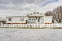 3 bed/2 bath home +office w/ futon with community boat ramp & dock to Weiss Lake