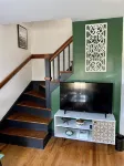 Cheerful & charming renovated cottage close to Skyline Drive, JMU, & Massanutten