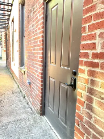 OTR, 3 Lux Queens, Two 55in TVs,  by TQL, Findlay Mkt, FREE Light Rail, Sleeps 7 Отели рядом с достопримечательностью «Cincinnati Museum Center at Union Terminal»