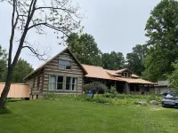 Beautiful, Secluded Luxury Cabin with relaxing hot tub.