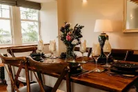 Luxury 2 Bedroom Countryside Cottage Close to the Beach.