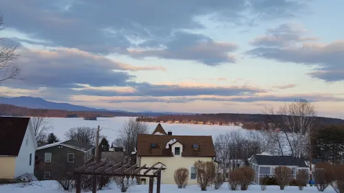 Welcome to the Weirs -Lake View Condo - Late Check-out Sundays