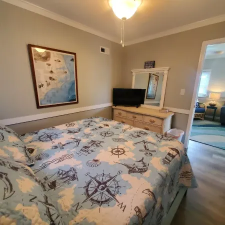 Deep-Water Canal Front Coastal Cottage Only Steps to the Beach & Pet Friendly!