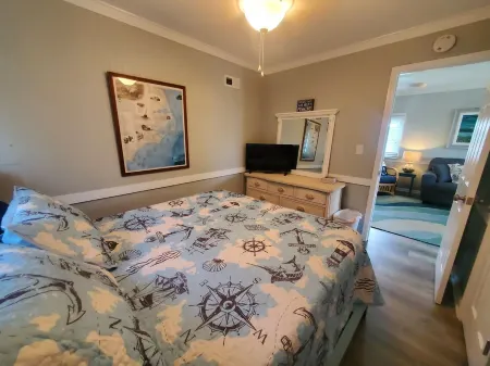 Deep-Water Canal Front Coastal Cottage Only Steps to the Beach & Pet Friendly!