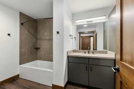 Brand New Nucleus Loft Near Glacier National Park Отели рядом с достопримечательностью «Montana Vortex and House of Mystery»