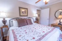 Walk your dog to Mars Hill University and Town Center from the Cascade Cottage