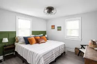 Indy Speedway Retreat: King Beds & Near Downtown