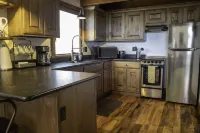 Pass Creek Cabin - Brand new Luxury Cabin at Tiny Timbers Resort