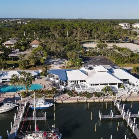 Manatee Harbor: Marina, Heated Pool-Spa, Island Ferry with Private Beach Access!