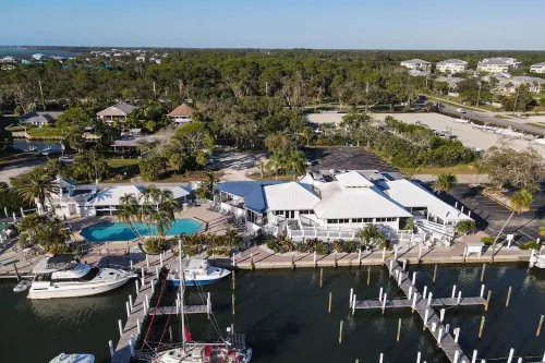 Manatee Harbor: Marina, Heated Pool-Spa, Island Ferry with Private Beach Access!