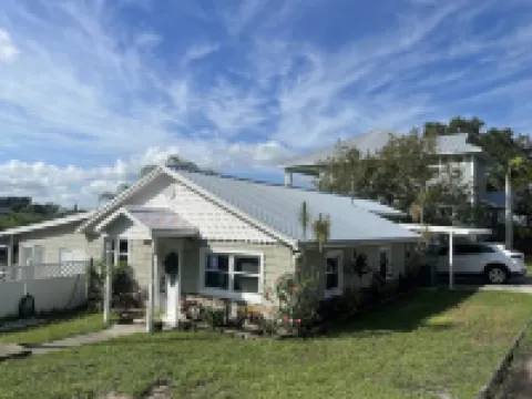Palms Paradise. Pool. Waterfront. Near Space Coast Beaches.
