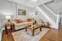 Beaver Street Retreat: Charming 2-bedroom townhome