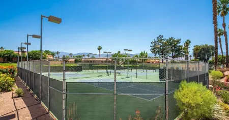Rancho Mirage/PD Border 28 Day Min 3Bed, 2Bath Pools, Tennis/Pickleball Gated! Отели в г. Палм-Дезерт