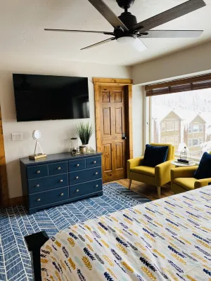 Updated Schweitzer condo with beautiful mountain and valley views!  호텔