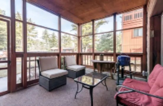 Poolside Villa on Lake Delton