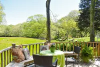 Cozy cottage surrounded by nature - 5 min to town and beaches