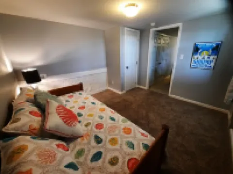 Small house with lake view 5 minutes to I-75 and Renfro Valley. Hotels in Rockcastle County