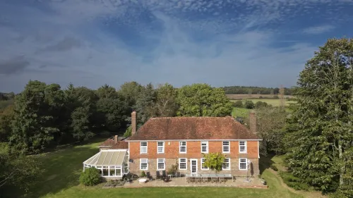 Secluded Farmhouse set in 300 acres, sleeps 11 comfortably, and up to 14 people.