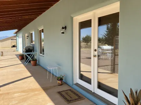 Sunset Ride Ranch /Foreman's house Отели в г. Элгин