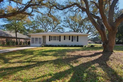 Great Location in Gulf Breeze. 쇼라인 파크 파빌리온 주변 호텔