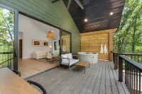 Lakefront Wellness Retreat on Table Rock w/ Sauna, Cold Plunge, Hot Tub, Gym - 4-Star