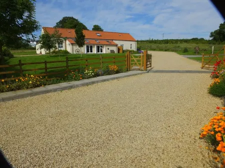 Maggie's Mews spacious self-catering holiday cottage, lovely views, pets welcome Отели в г. Гритам вит Сомерсби