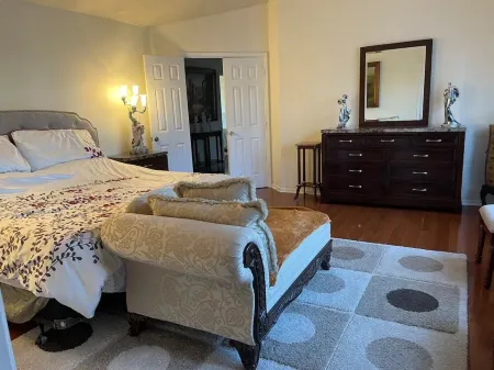 Comfy Deluxe Getaway Resort Отели в г. Небско