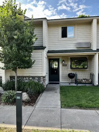 Beautiful & Clean 2 Bedroom Mille Lacs Rental at Izatys - Contactless Check-in