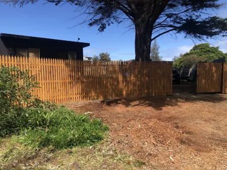 BEACH SHACK retreat w/bungalow in The Honeysuckles -  Behind the ocean! Отели в г. Ханисаклс