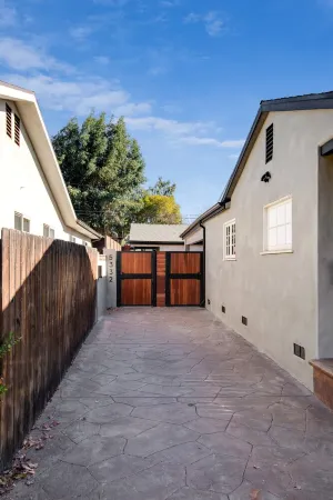 Private and Modern Getaway in Quiet Neighborhood