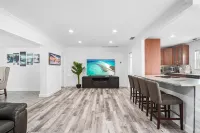 Naples Dream Escape 4BR Home, heated pool, 10min from Beach