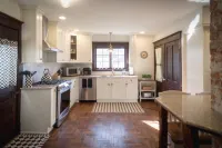 Charming Main Street Home: Located in the heart of the Finger Lakes Các khách sạn ở Geneva