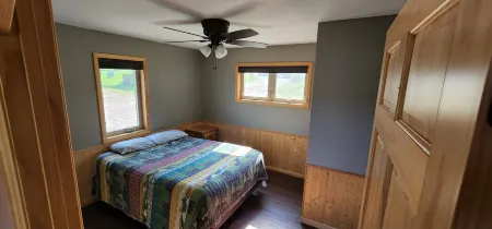 Beautiful Lakeside Grand Cabin